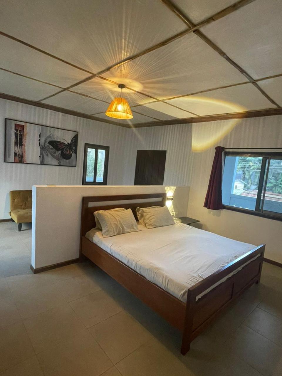 Omanye Lodge Аккра Экстерьер фото