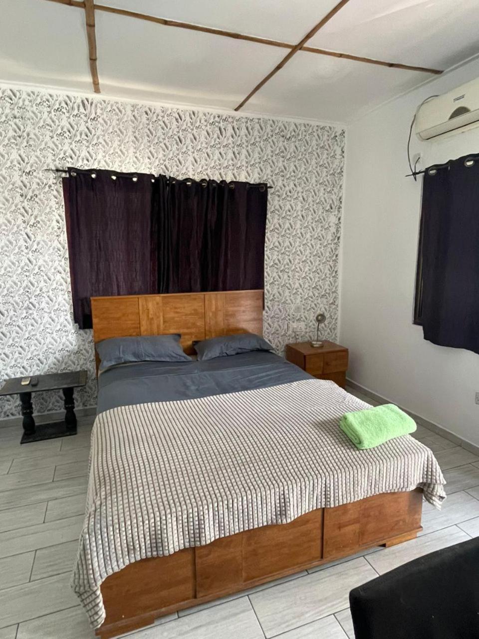 Omanye Lodge Аккра Экстерьер фото