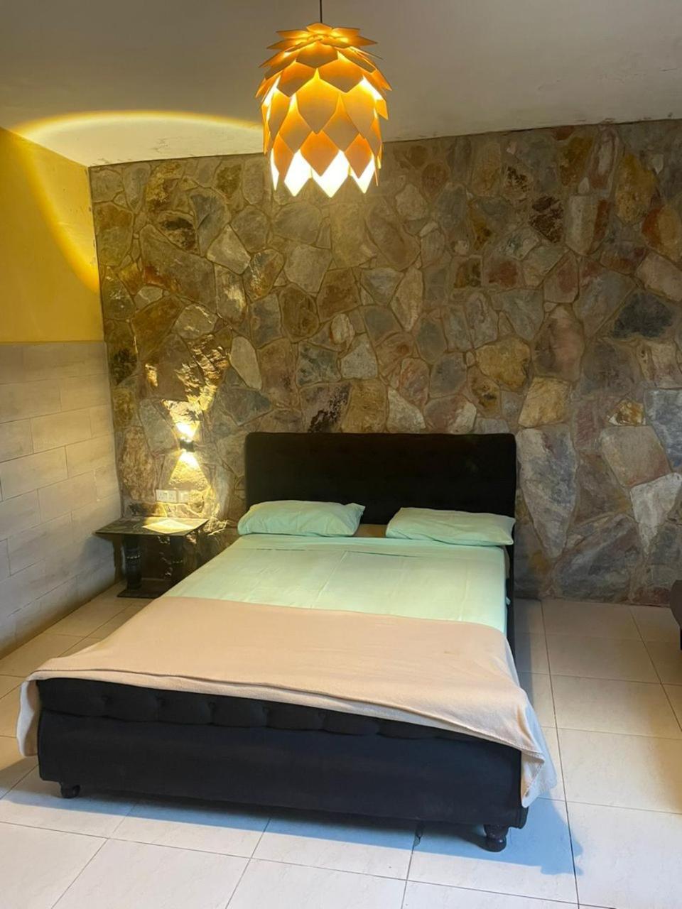 Omanye Lodge Аккра Экстерьер фото